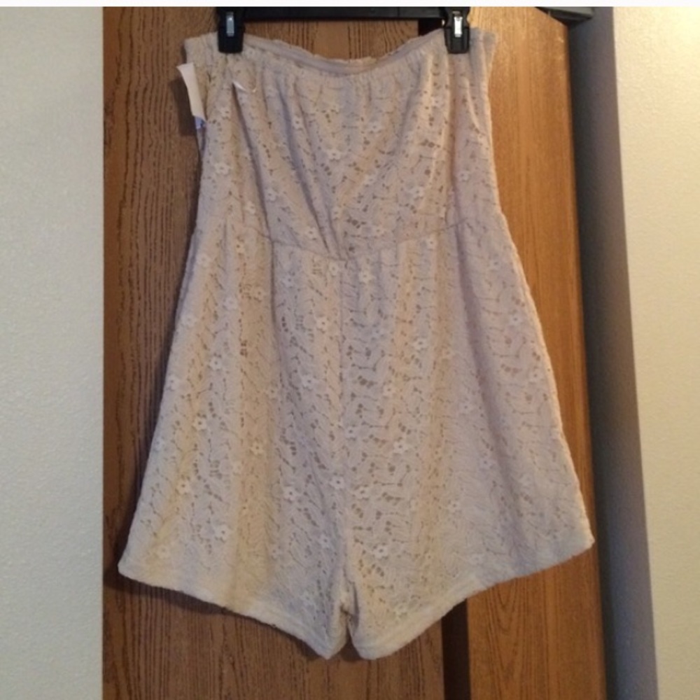 Super cute lace romper - Picture 3 of 4